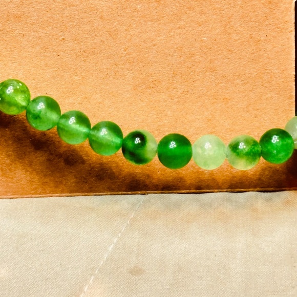 Green Quartz Crystal Beaded Stretchy Bracelet Dyed Stone - Picture 4 of 9
